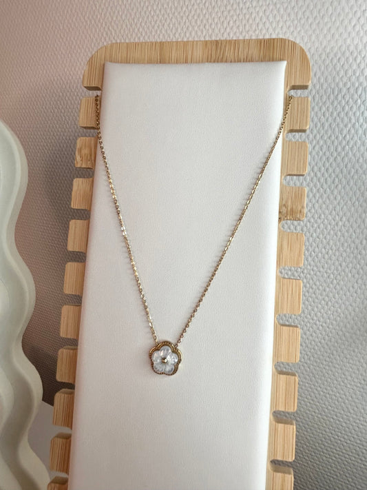 COLLIER JULIA