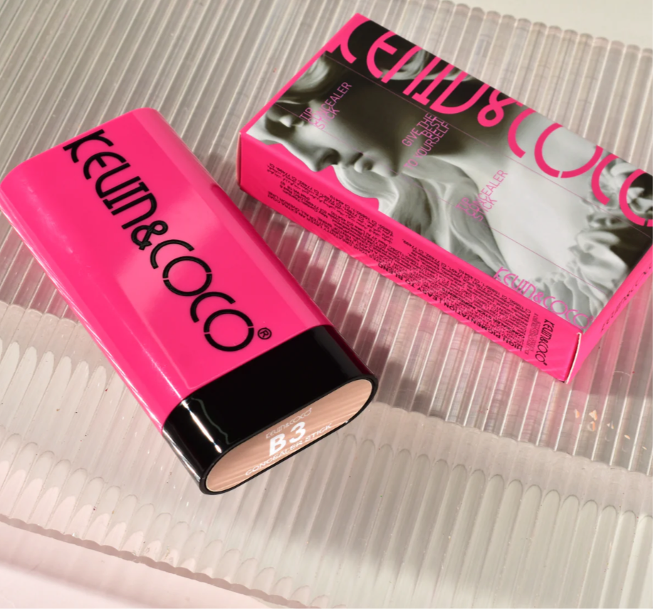 STICK CRÈME 12 TEINTES TROIS EN UN .